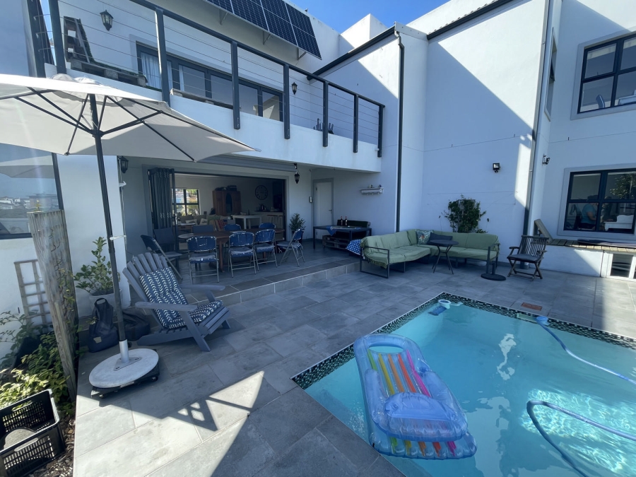 4 Bedroom Property for Sale in Pearl Bay Western Cape